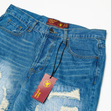 Load image into Gallery viewer, DISTRESSED CAPRI JORTS
